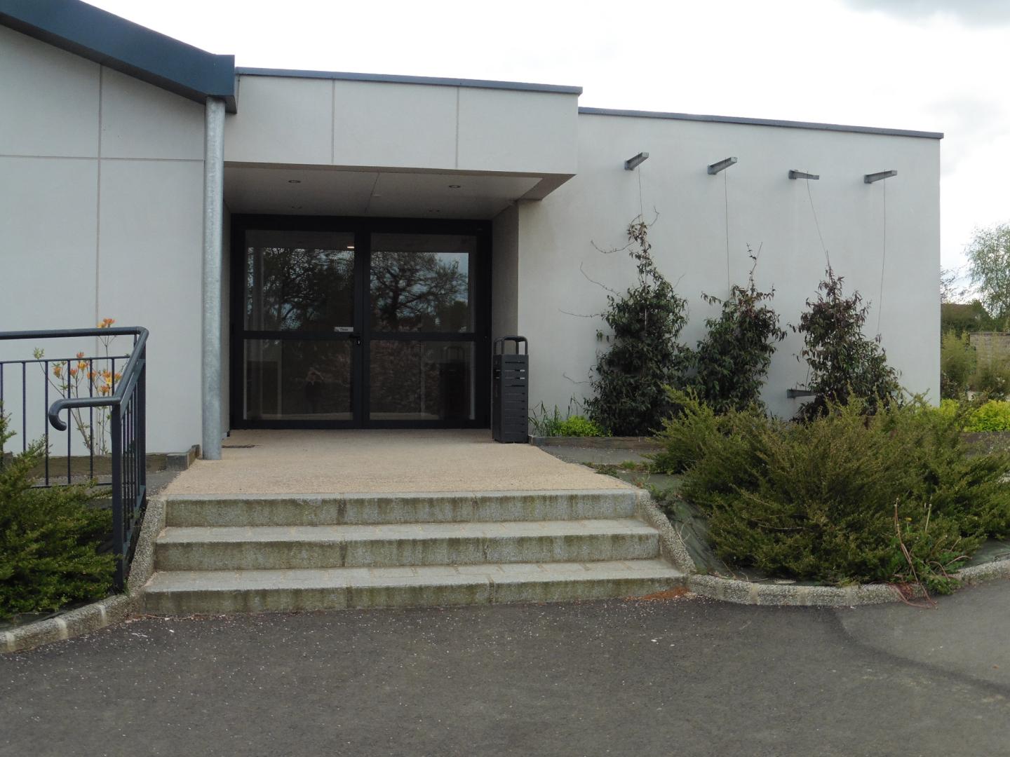 Entrée de la salle polyvalente